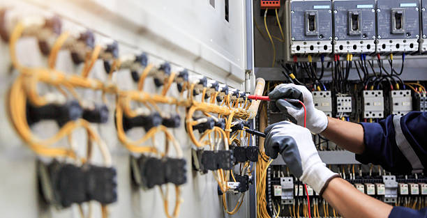 Professional Electrician technician working in Nashville, IN